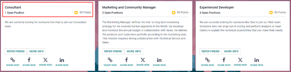 “查看职位”屏幕，显示所有当前空缺的职位。所有信息都 显示在卡片上。