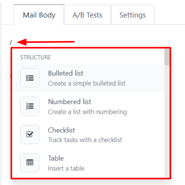 查看 Odoo 电子邮件营销应用程序中的 "收藏夹" 下拉菜单视图。